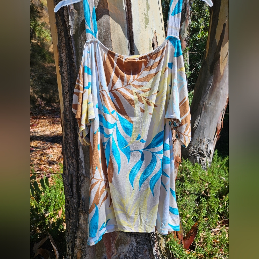 JM Collection Island Print Top - Picture 4 of 6